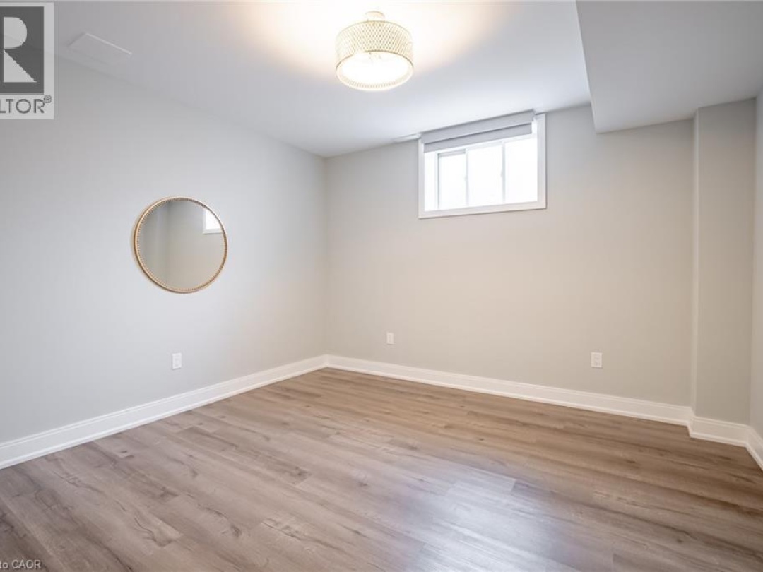4 LOCKMAN Drive, Ancaster