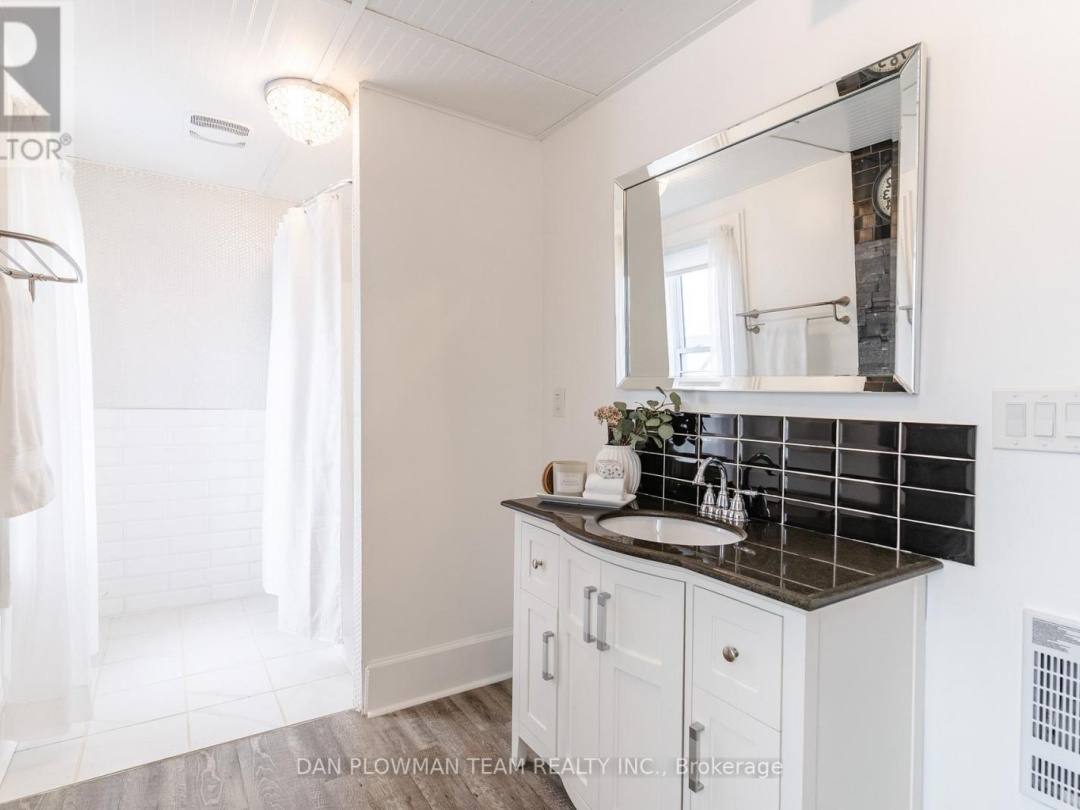 48 DUNN STREET, Kawartha Lakes (Bobcaygeon)