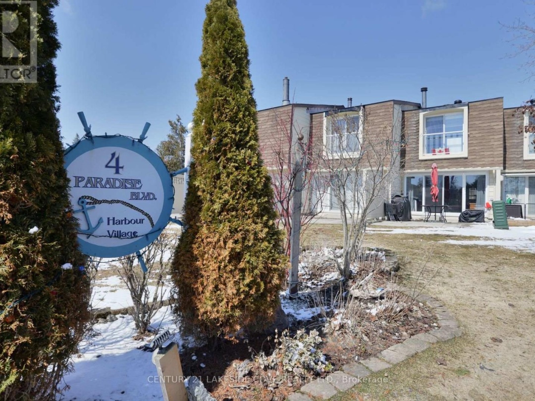 UNIT 4 - 4 PARADISE BOULEVARD, Lake Simcoe