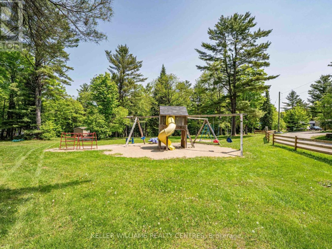 #38 LAKERIDGE - 1047 BONNIE LAKE CAMP ROAD, Bracebridge (Macaulay)