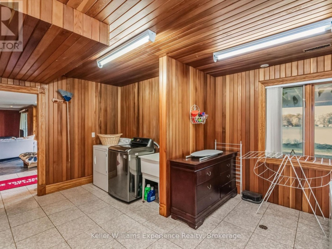 804 KINGS FARM ROAD, Gloucester Pool