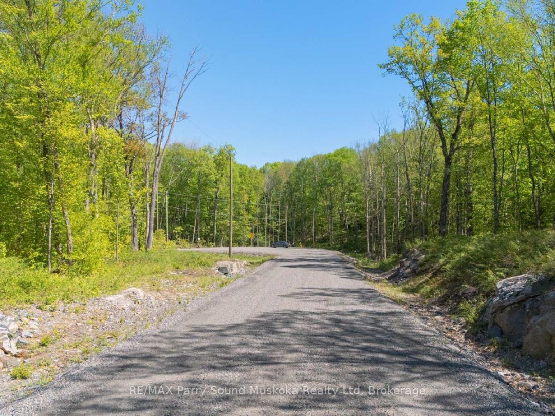 20 ZHAAWASHKWAA MIIKA ROAD, Clear Lake