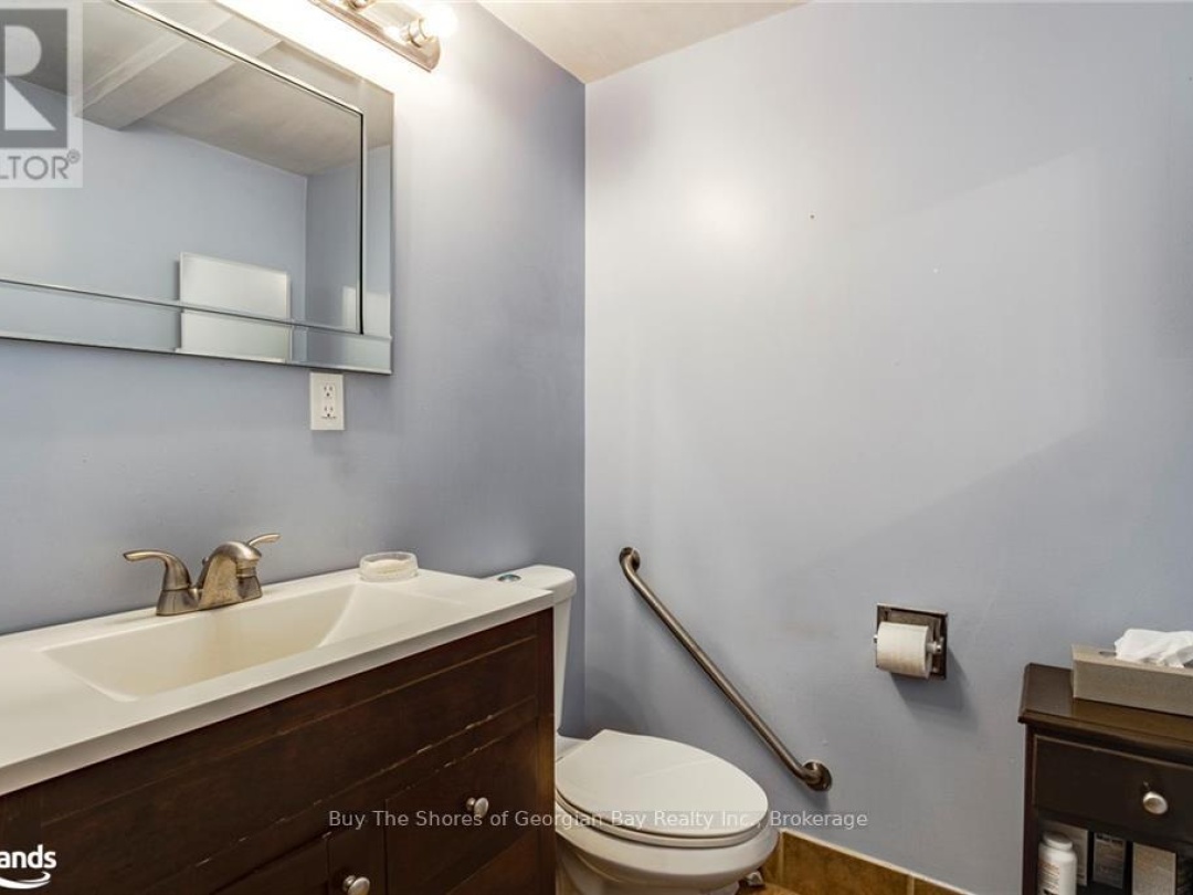 2512 HONEY HARBOUR ROAD, 