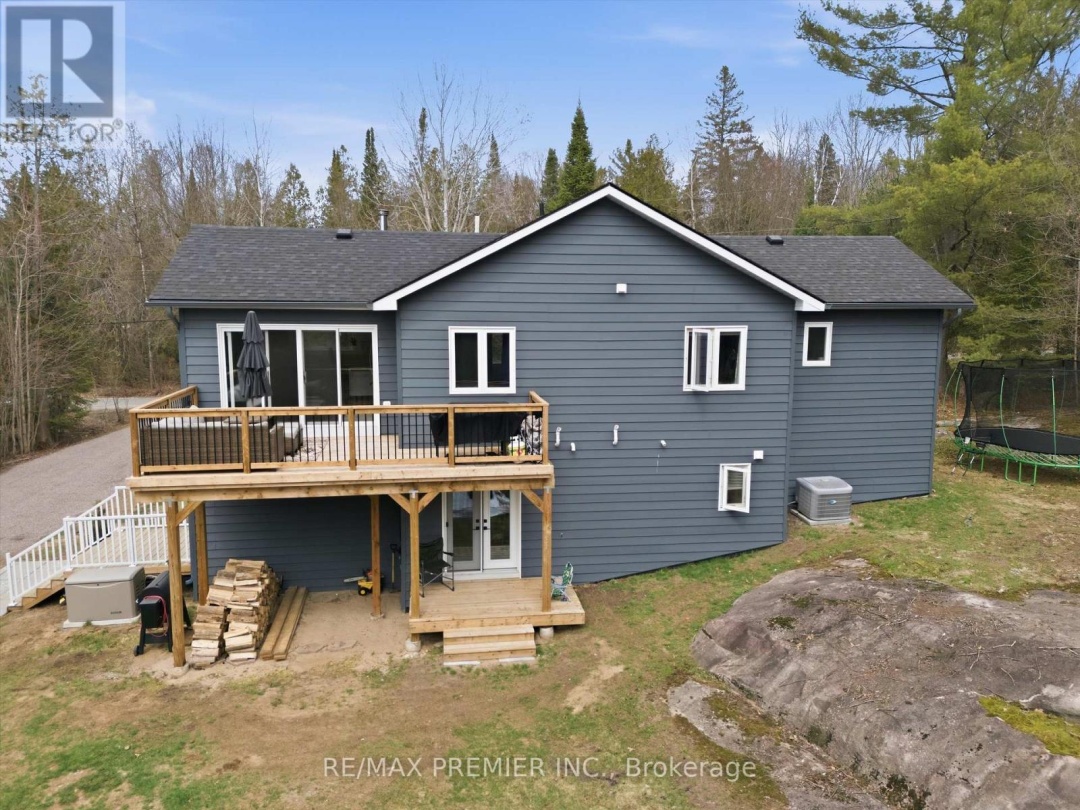 1131 SPRINGDALE PARK ROAD, North Branch Muskoka River
