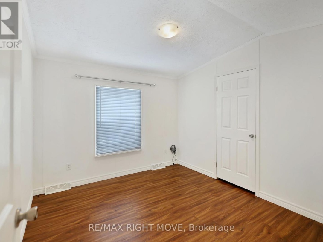 4041 ASH CRESCENT, Severn