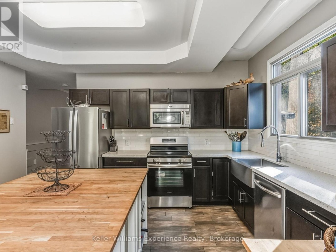19 HURON TRAIL, Six Mile Lake