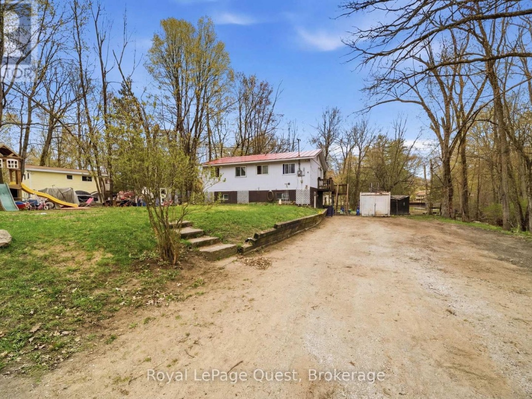 7476 ASH CRESCENT, Black River