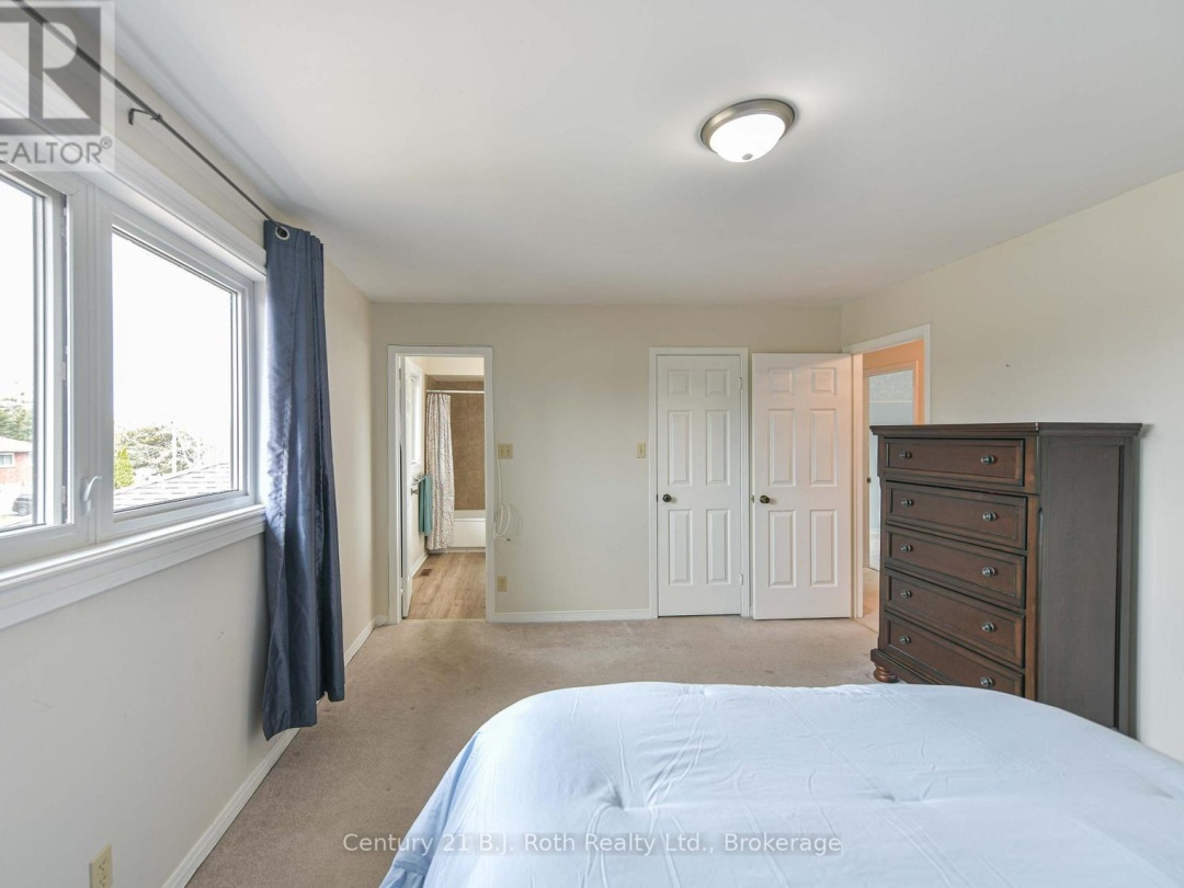 8 CARMICHAEL COURT, Orillia