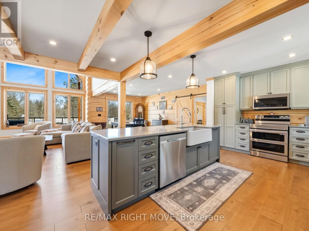 1935 MCLEOD DRIVE, Severn River