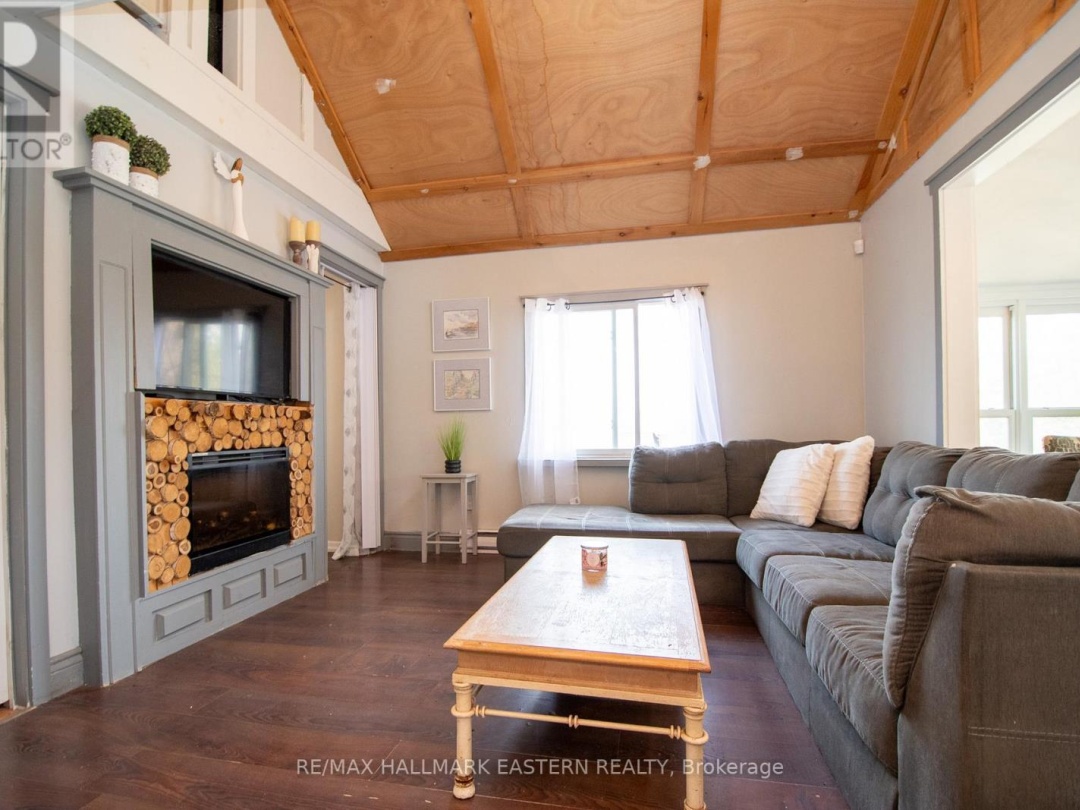 2305 THURSTONIA ROAD, Sturgeon Lake