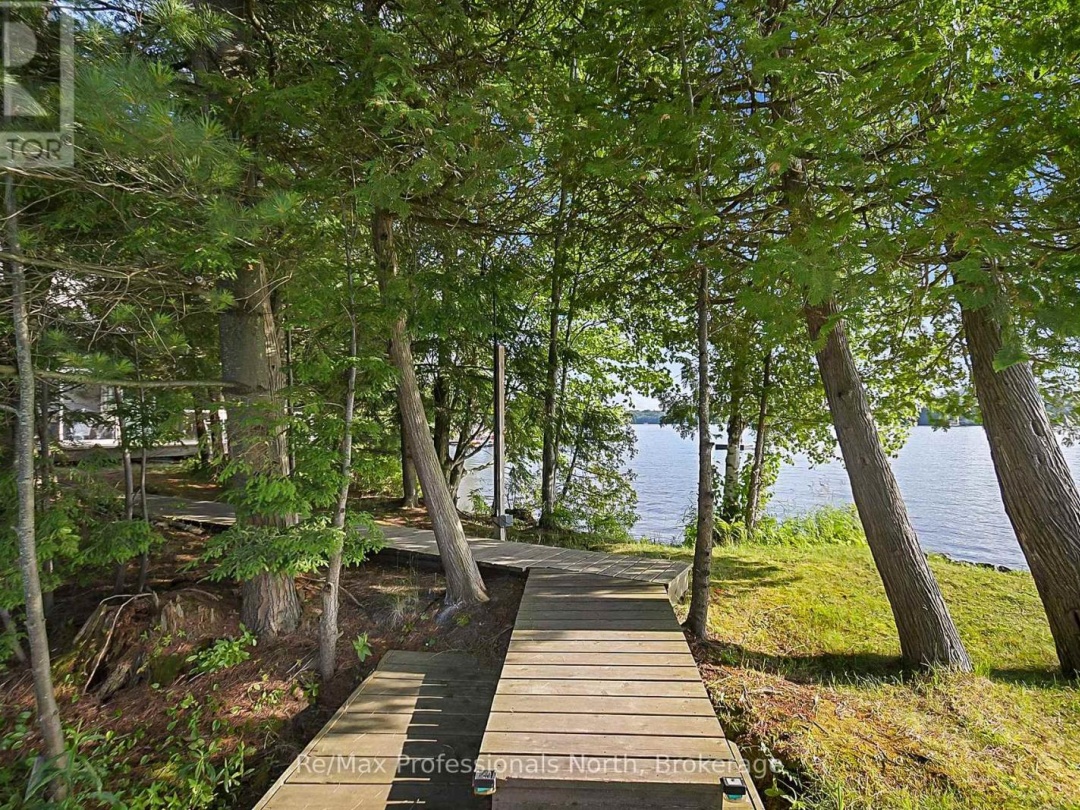 3-4 MB HENRY ISLAND, 