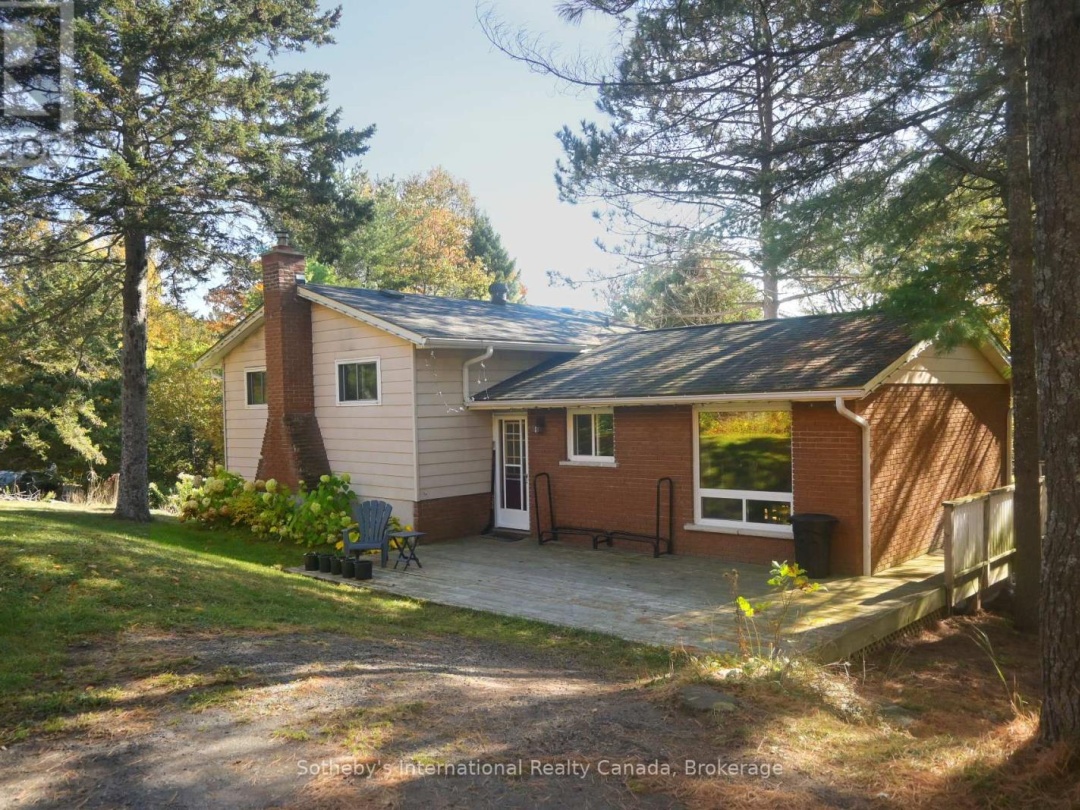 6 PLEASANTVIEW DRIVE, 