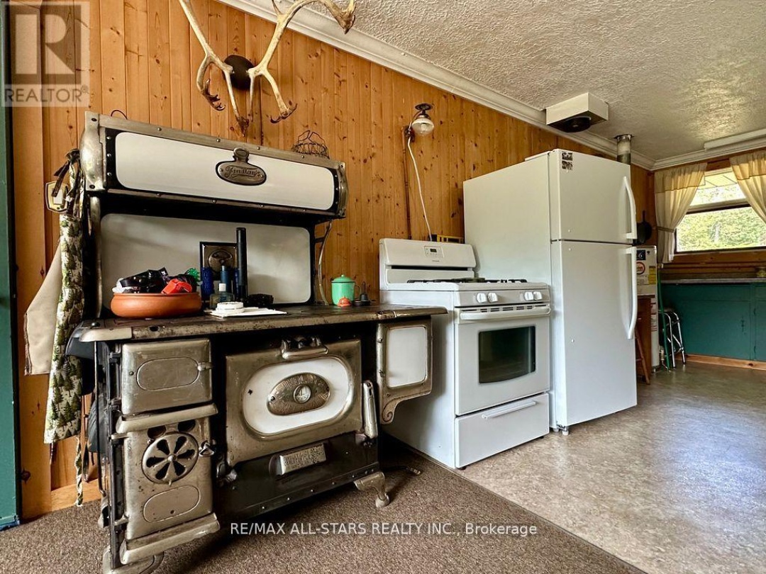 380 LEDGE ROAD, Trent Lakes