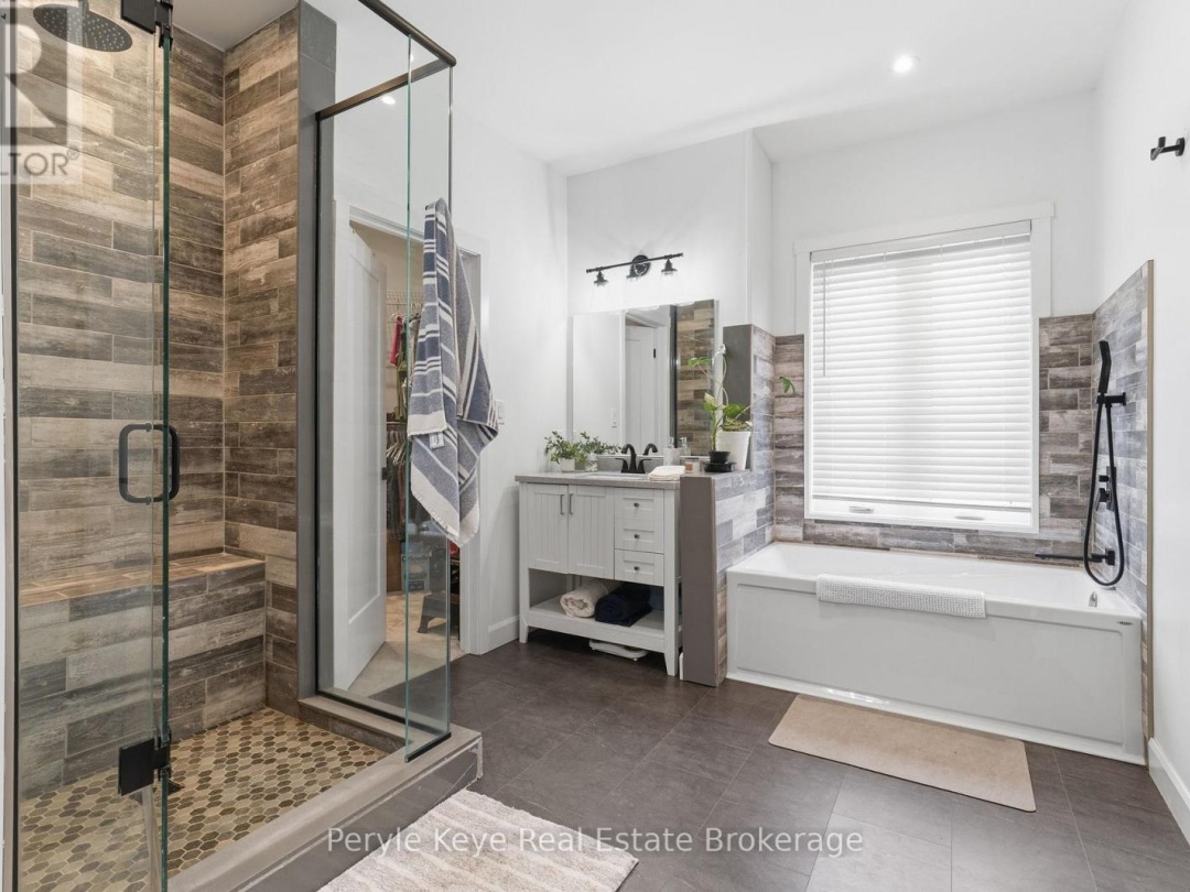 1056 XAVIER STREET, Gravenhurst (Morrison)