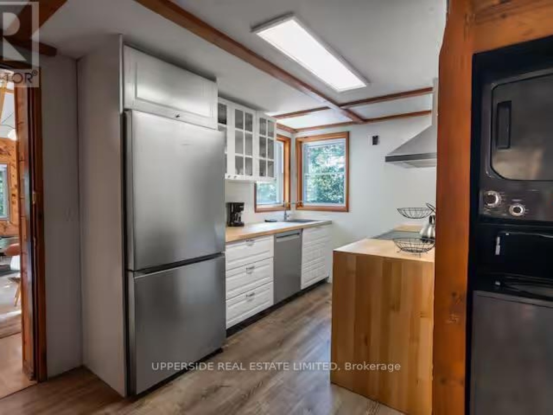 1040 OAK ROAD, Kahshe Lake
