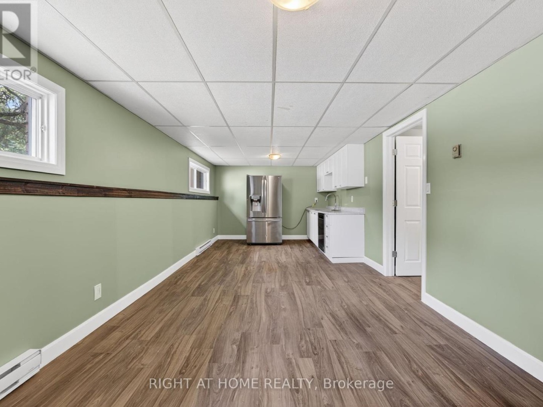 112 BORLAND STREET E, 
