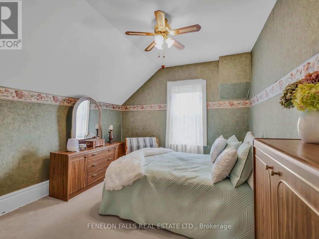 12 NORTH STREET, Kawartha Lakes (Fenelon Falls)