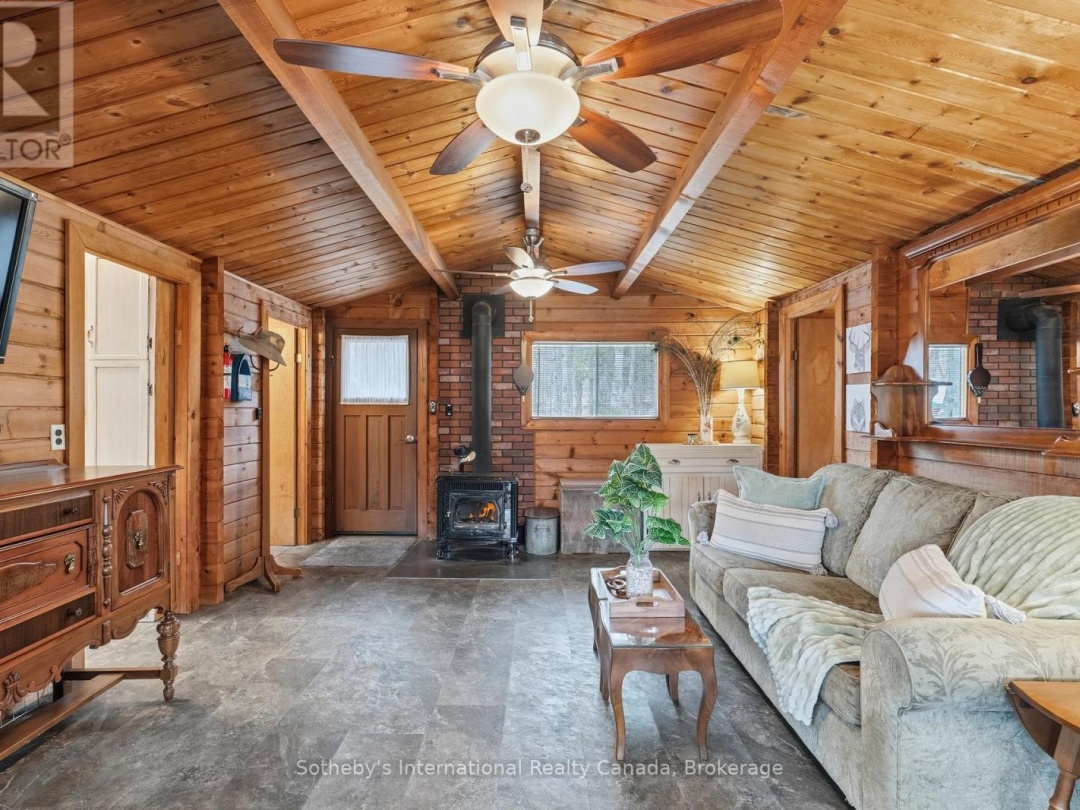 1041 CROCKFORD LANE S, Muskoka River