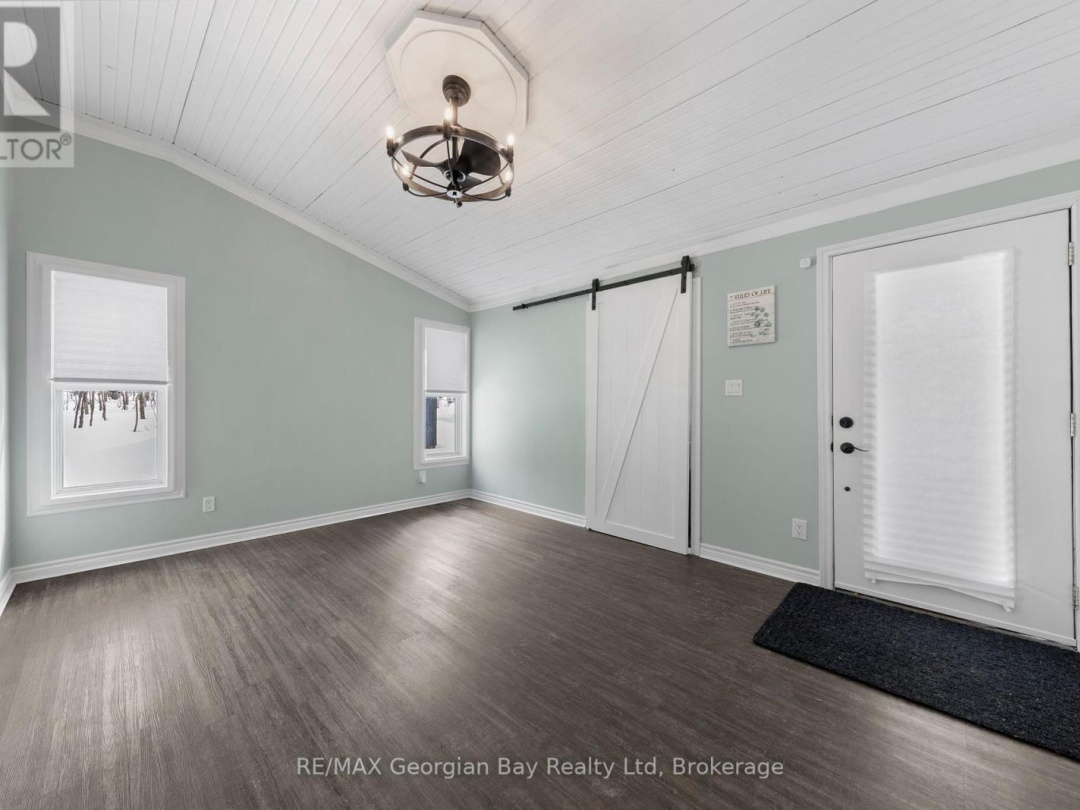 1745 TWIN OAKS CRESCENT, 
