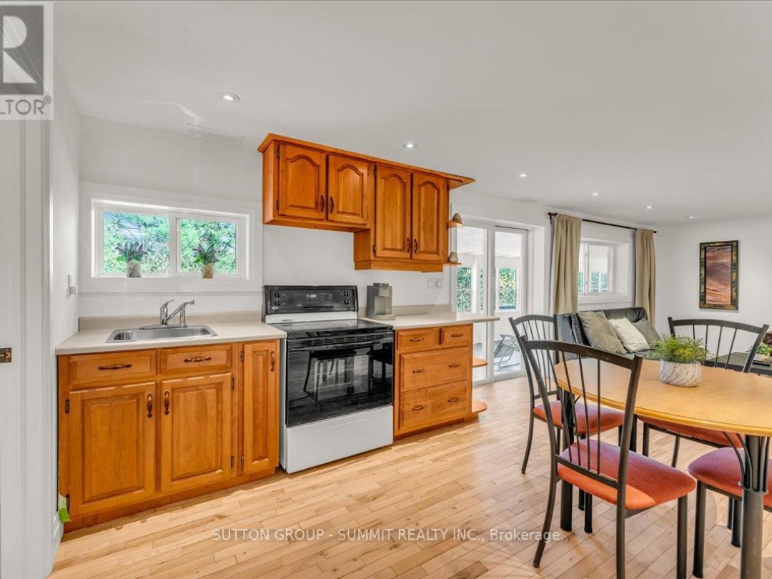 1 WINDY LANE, Portage Lake