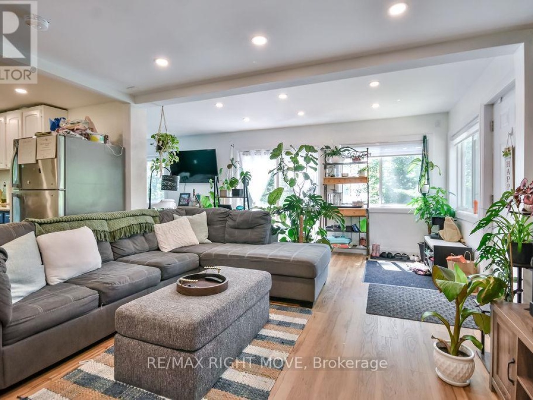 6896 PENTLAND LANE, 