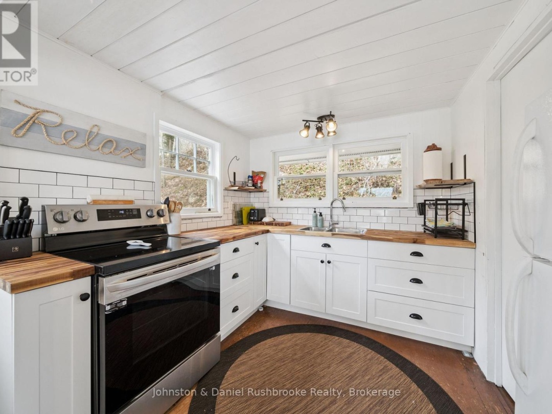 29 ENA DRIVE, Harp Lake