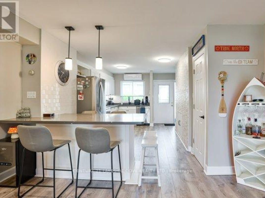 UNIT 14 - 1 PARADISE BOULEVARD, Lake Simcoe