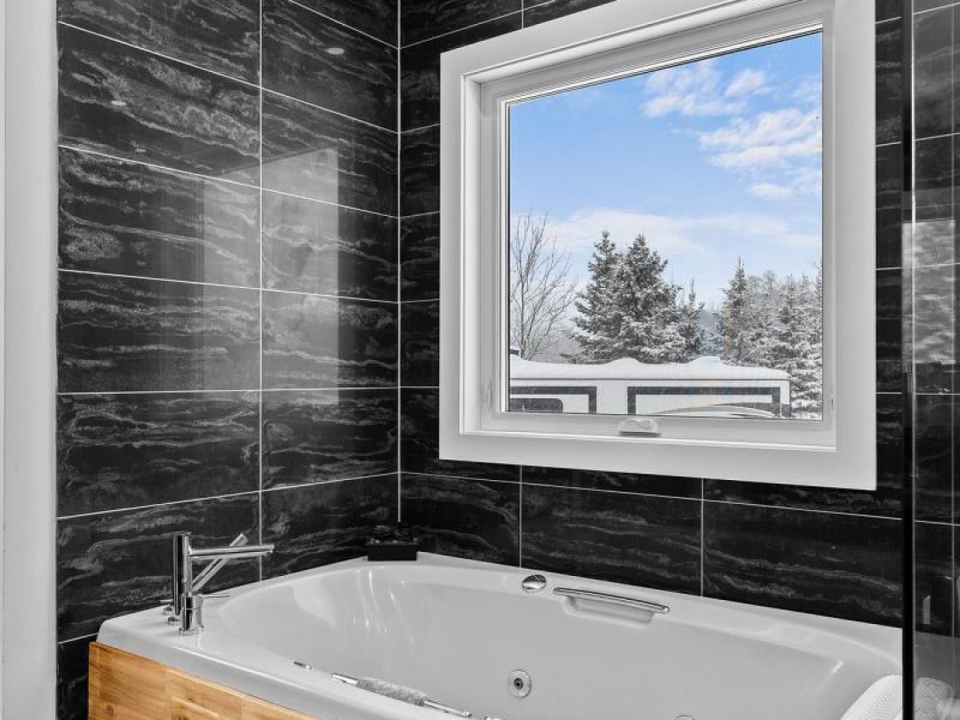 1062 NORTHLINE ROAD, Kawartha Lakes (Fenelon Falls)