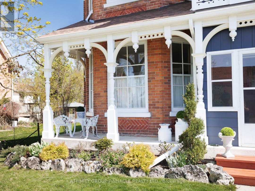 42 OAK STREET, Kawartha Lakes (Fenelon Falls)