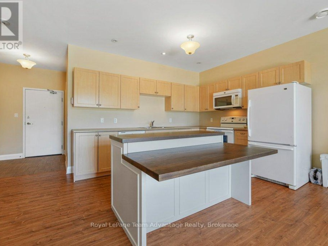 203 - 20A SILVER BIRCH COURT,