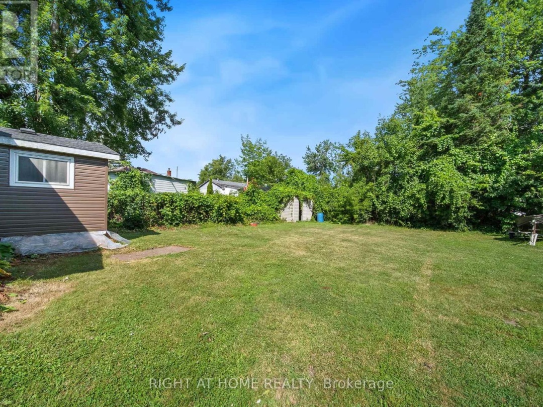 138 SIMCOE STREET, 