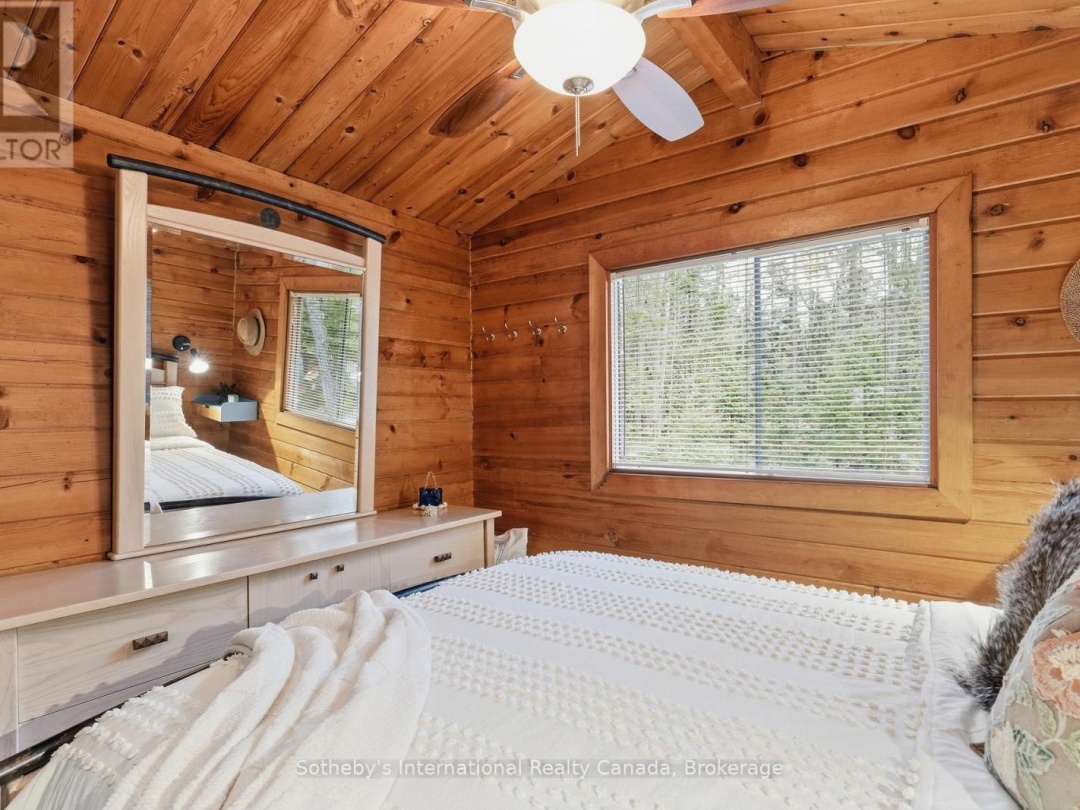 1041 CROCKFORD LANE S, Muskoka River