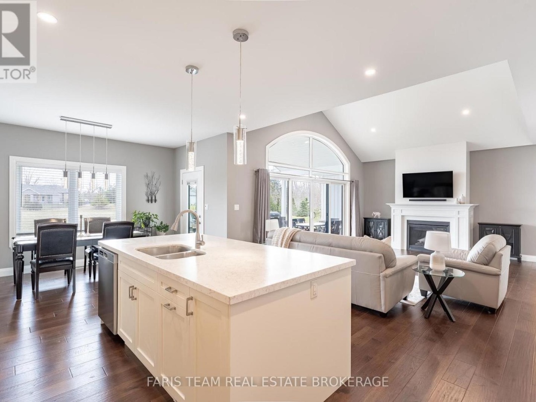 5 BREANNA BOULEVARD, Oro-Medonte (Prices Corners)