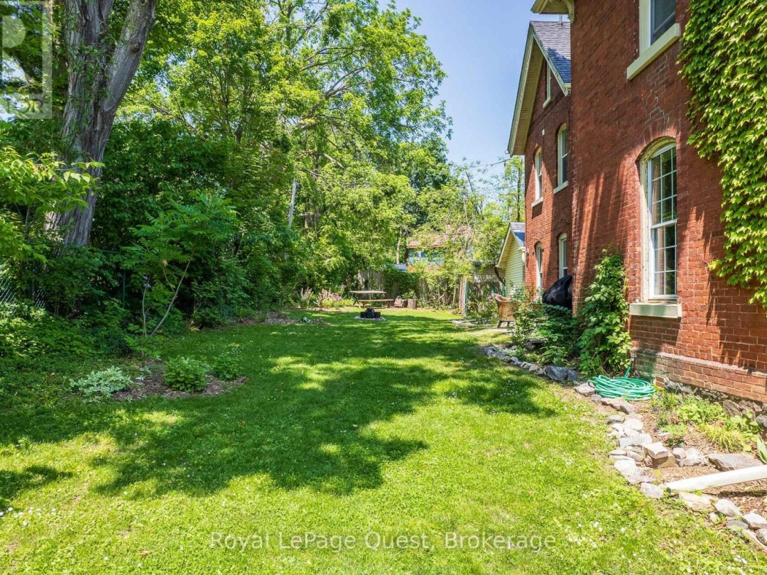 120 BRANT STREET E, 