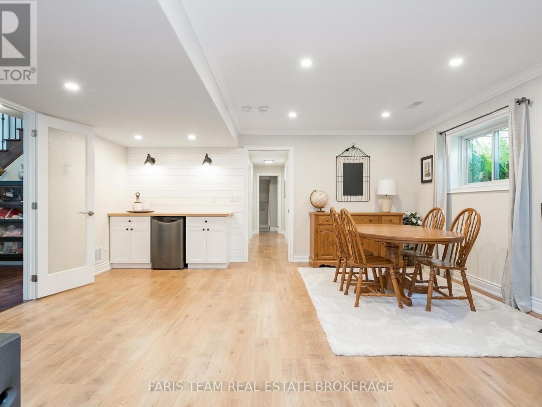 1559 RIMKEY CRESCENT, 