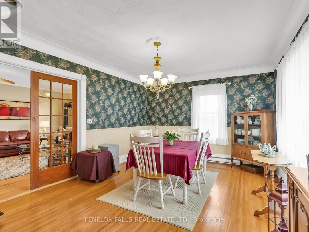 12 NORTH STREET, Kawartha Lakes (Fenelon Falls)