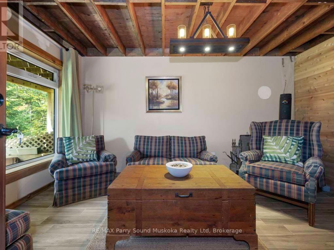 37 LYNBERRY DRIVE, Little Seguin River