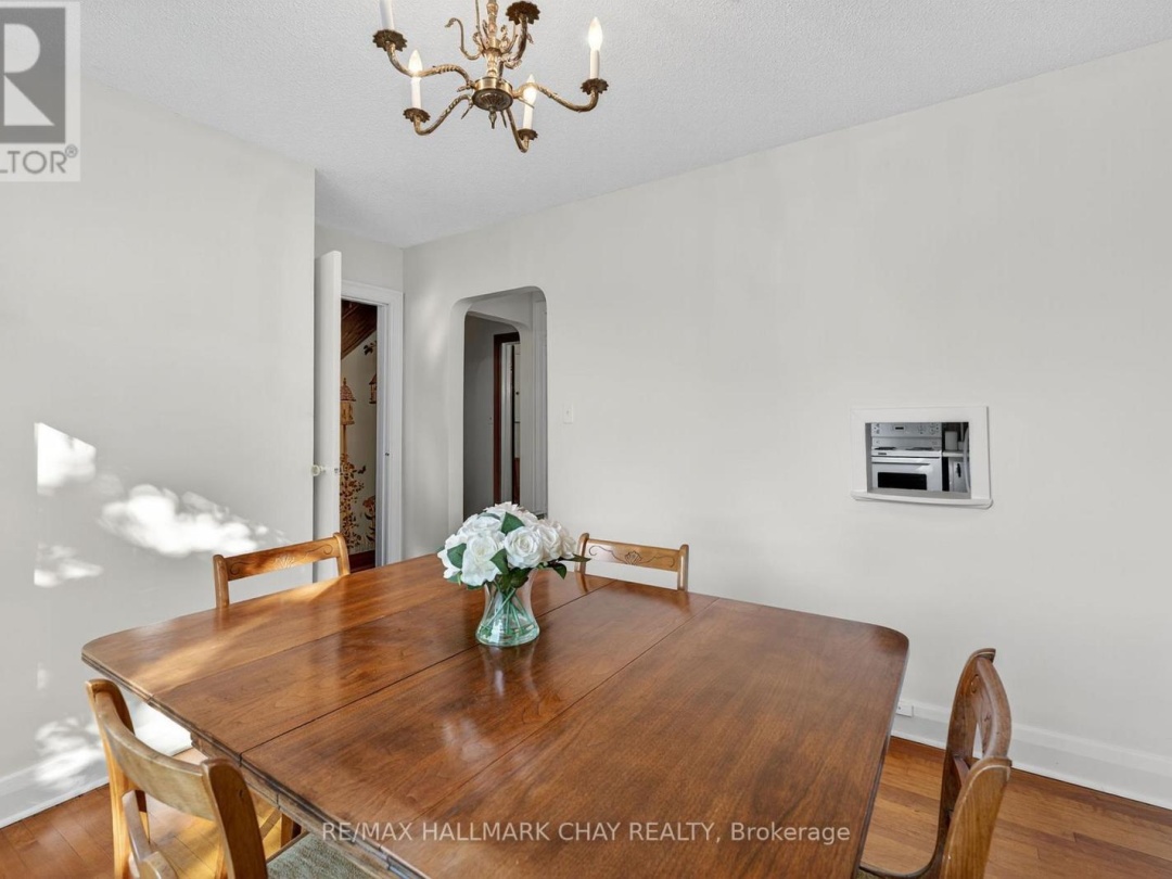 18 NORTH STREET E, 