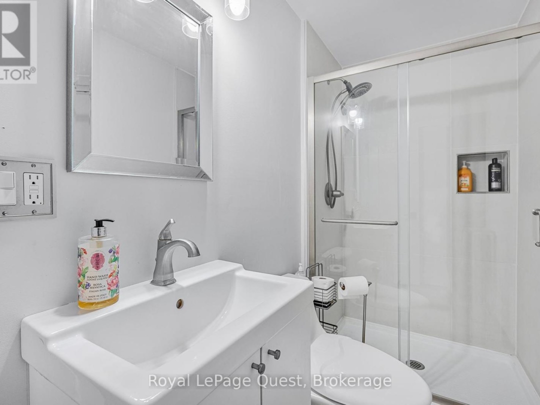 214 MISSISSAGA STREET W, 