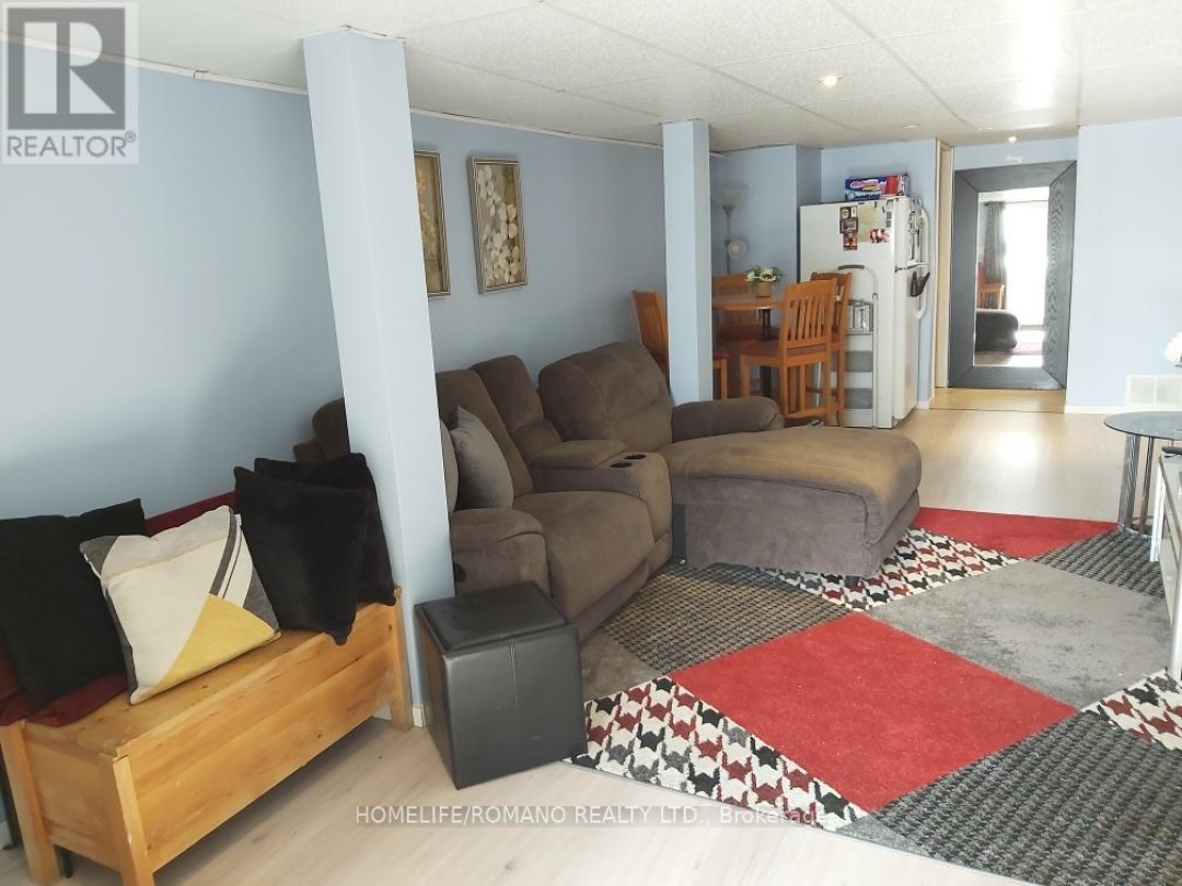 15 PLEASURE STREET, Sturgeon Lake