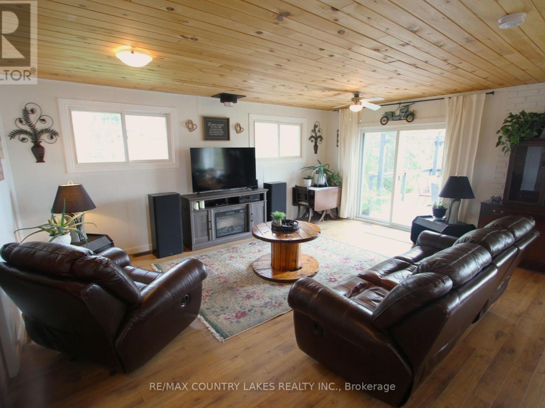 31 HILLCREST AVENUE, Mitchell Lake