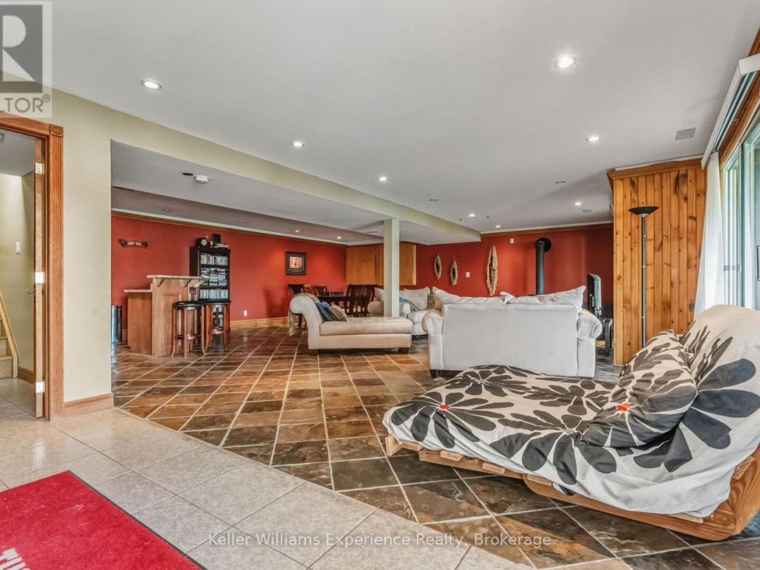 804 KINGS FARM ROAD, Gloucester Pool