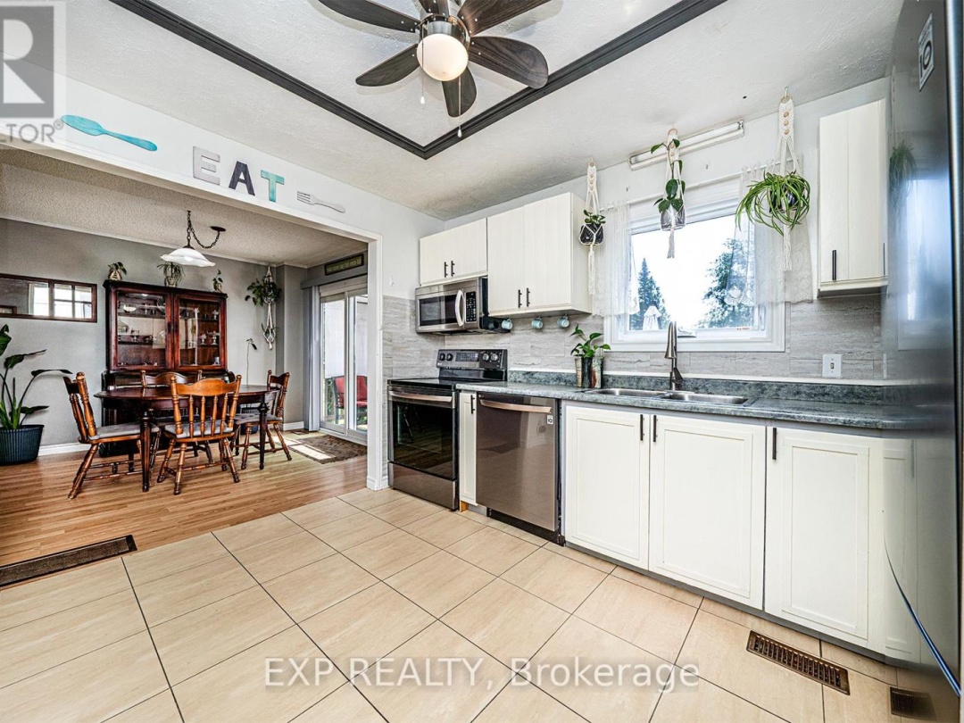 8 PINEWOOD BOULEVARD, 