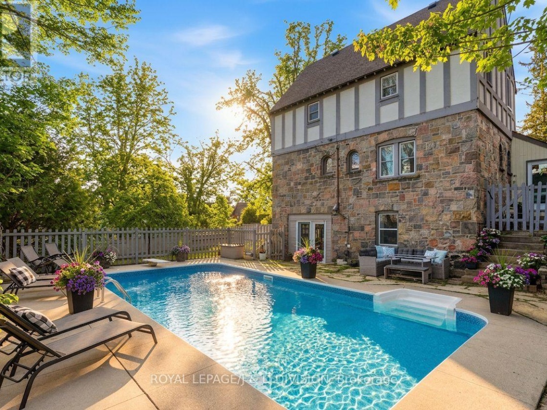 44 TECUMSETH STREET, Orillia