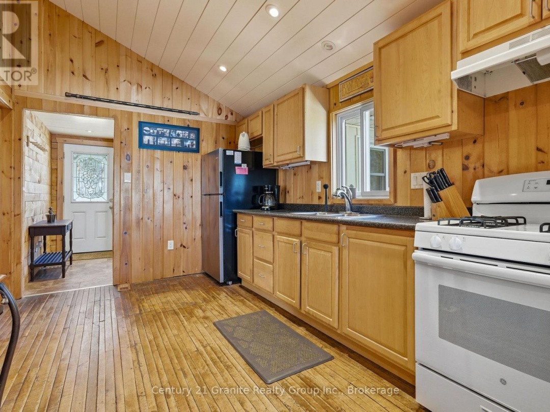 1035 HARVEST MOON LANE, Halls Lake