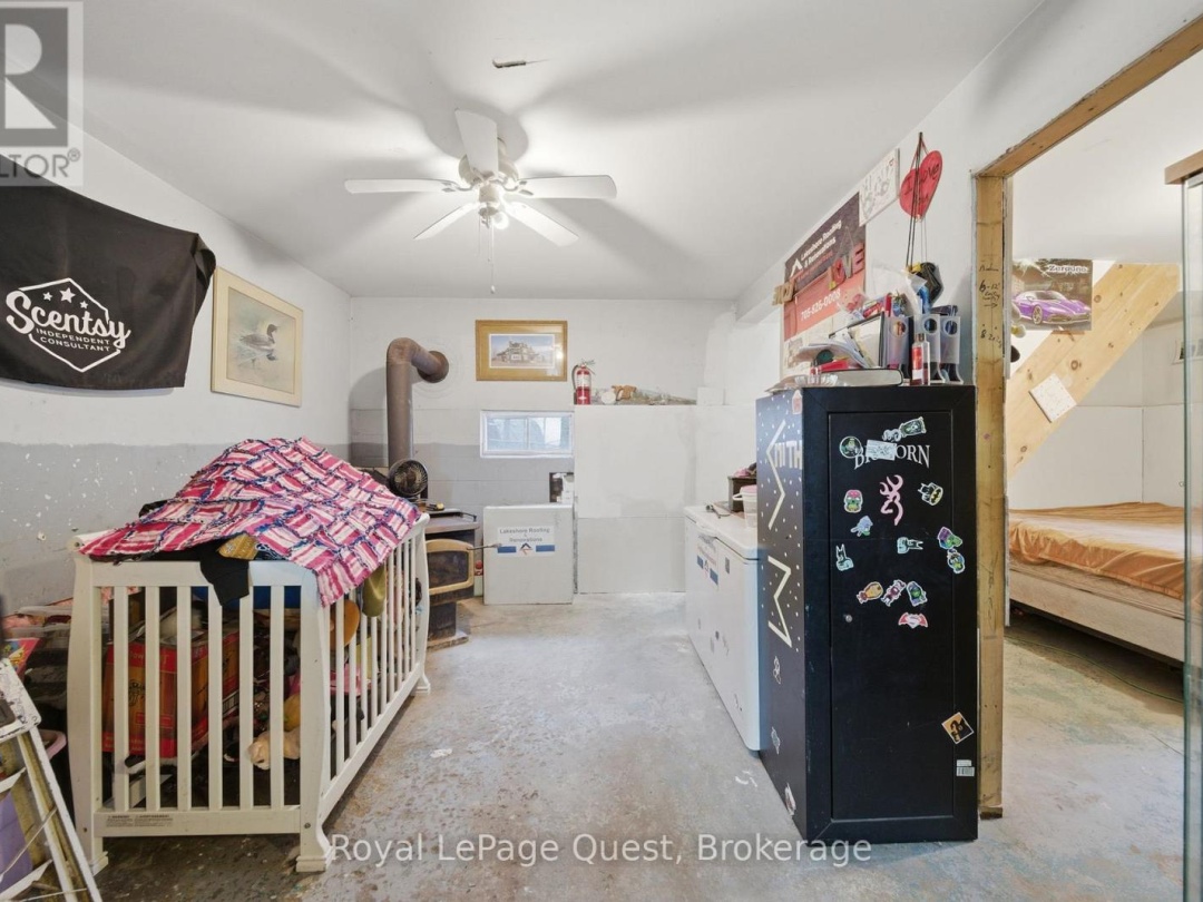 7476 ASH CRESCENT, Black River