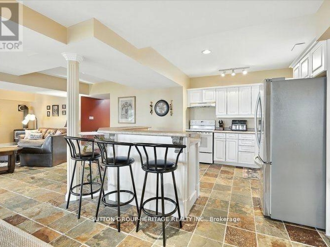 400 FRONT STREET W, Sturgeon Lake
