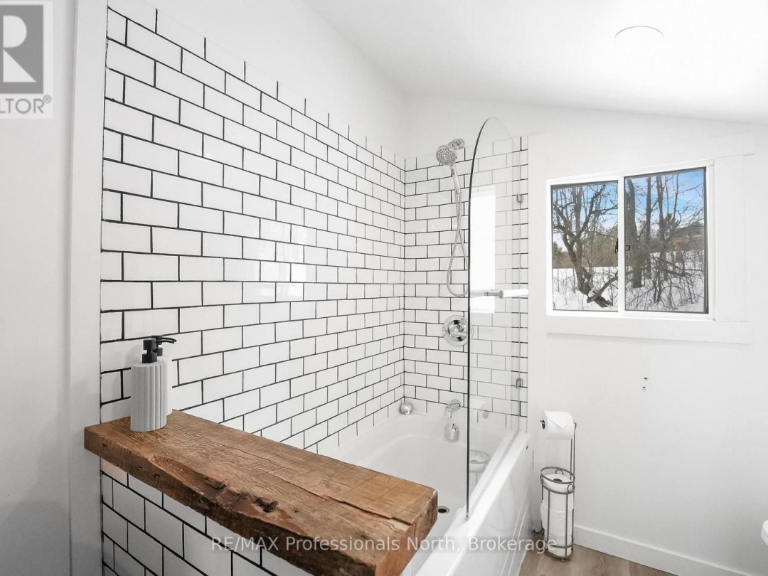 1044 SHANAHAN TRAIL, Horseshoe Lake