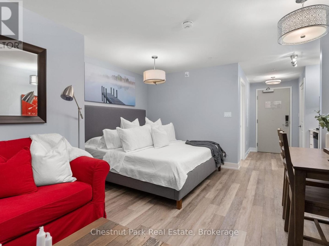 206 - 25 PEN LAKE POINT ROAD, Peninsula Lake