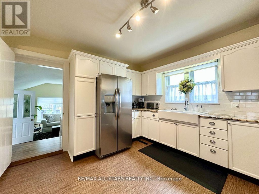 18 JOSEPH STREET, Kawartha Lakes (Bobcaygeon)